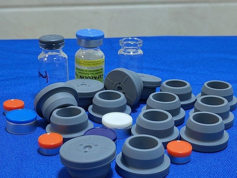 13 mm 20 m 28 mm 32 mm Vials de lyophilisation en verre Gris médical Bouteille en caoutchouc bouchon pour flacon en verre Bouteille de perfusion en verre