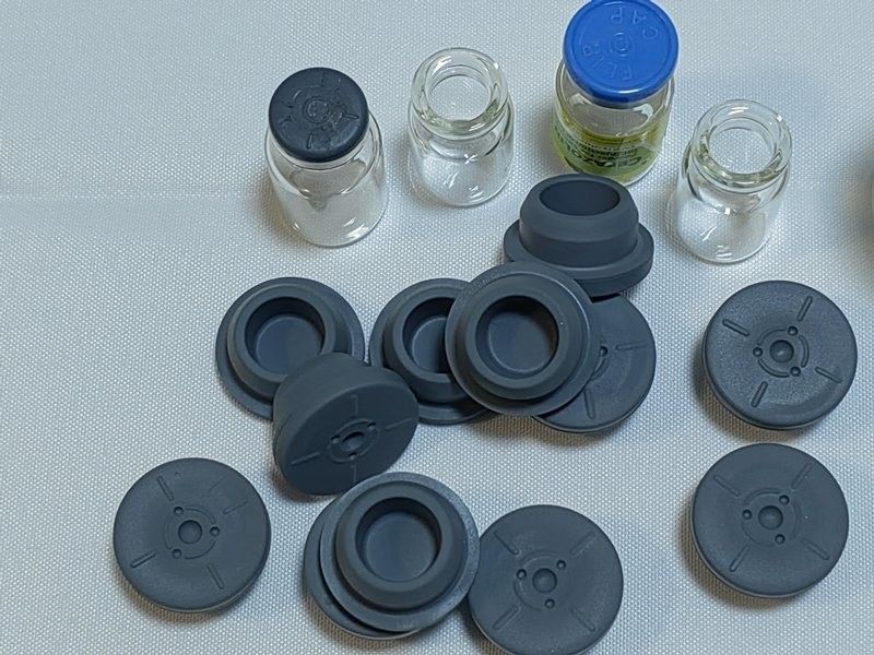 28 mm 32 mm Oxyde d'éthylène consommables médicaux stérilisés bouchons en caoutchouc bromo butyle pour flacon d'injection en verre