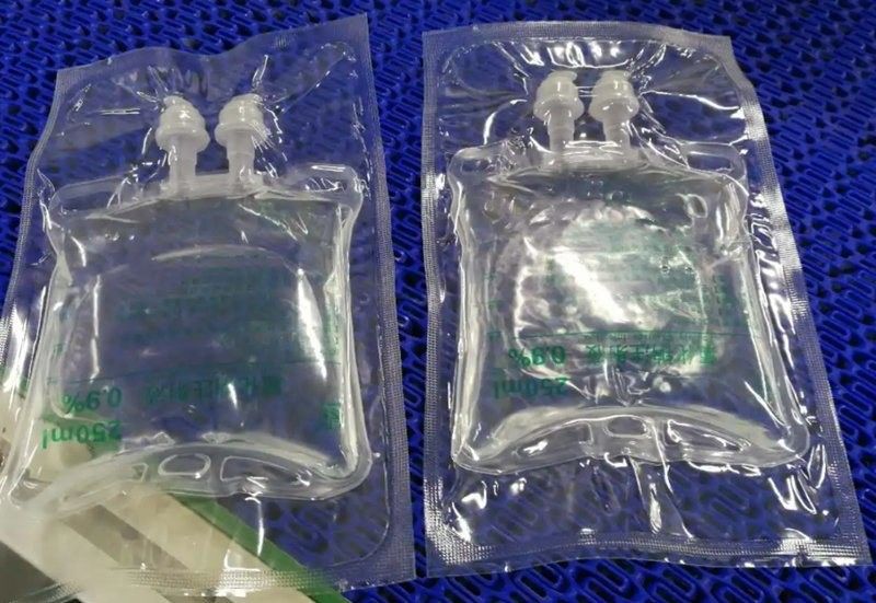 100 ml 250 ml 500 ml Sac à perfusion de solution saline PVC Sac à perfusion médical à usage unique IV Non PVC Sac à perfusion