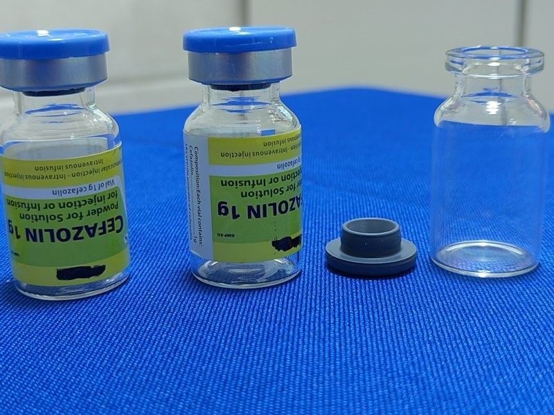 Flacon en verre lyophilisant de 2 ml 5 ml 7 ml Tubulaire pour vaccin pharmaceutique Flacon en verre ambré clair avec capuchon en aluminium
