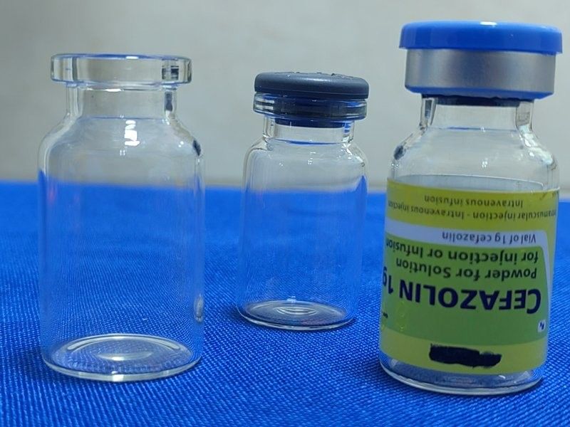 Flacons d'injection en verre borosilicate clair et brun Tubulaire en verre pour vaccin avec capuchon en plastique d'aluminium