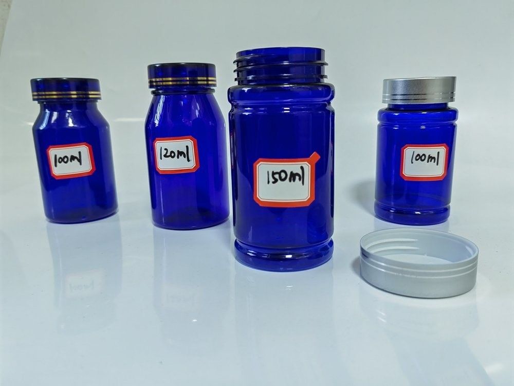 Bouteille en plastique bleu PET 100 ml en capsule avec capuchon à vis argenté